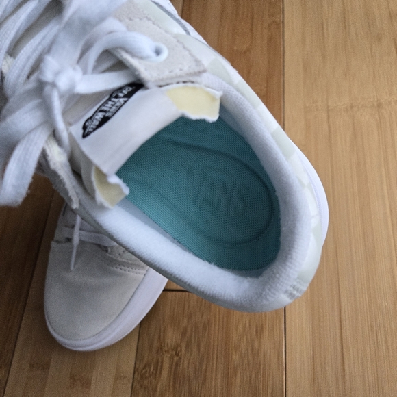 Vans Old Skool Overt CC Checkerboard Unisex White and Cream Sneakers Size 9.5 - Picture 3 of 10